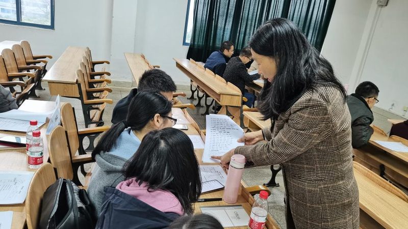 小标题：少儿编程师资培训的重要性